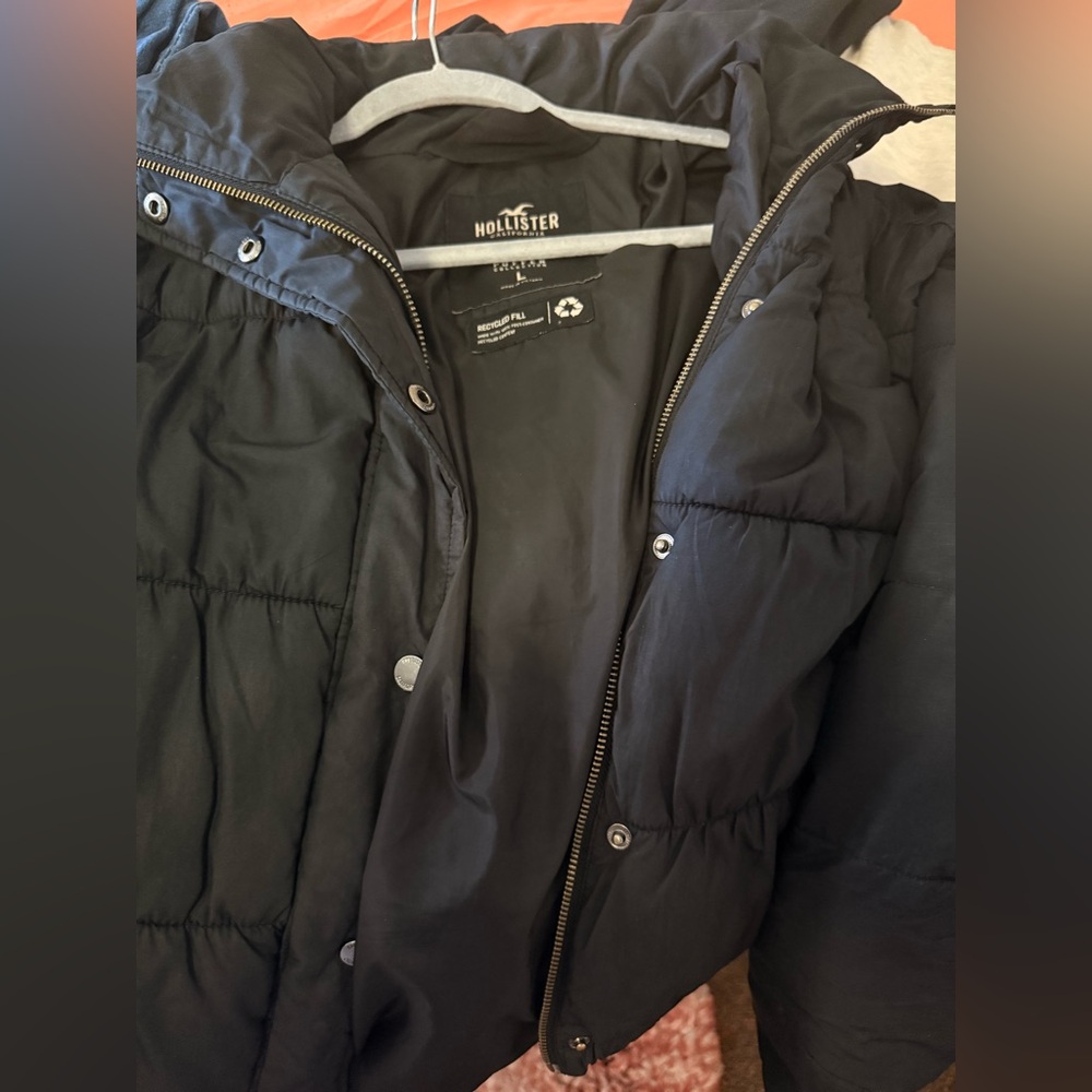 Hollister black cropped puffer jacket Size L #puffer #winterwear